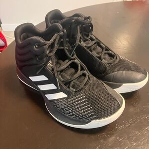 Adidas cloudform pro spark basketball shoes, size 6,EUC